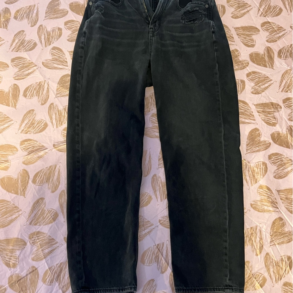 American Eagle Straight Legged Jeans